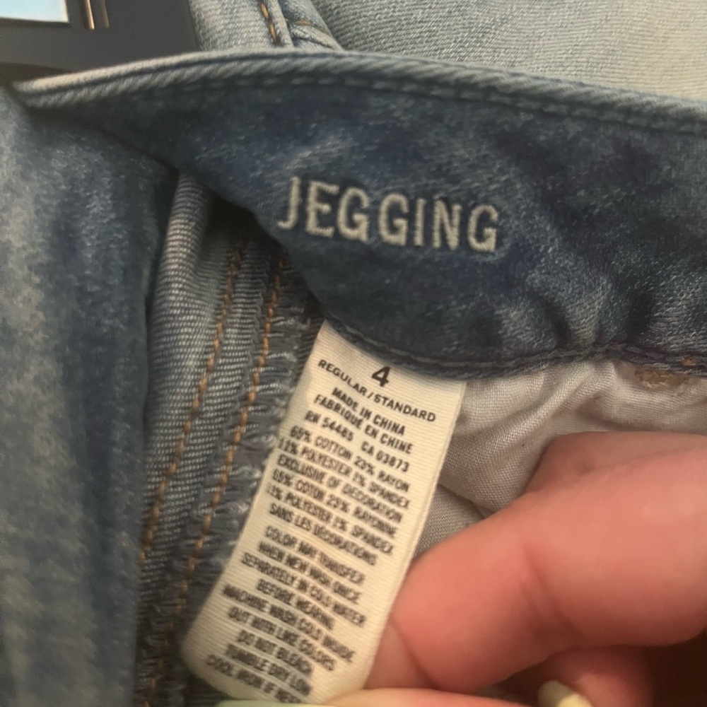AE Distressed Light Blue Jeans - Picture 7 of 9